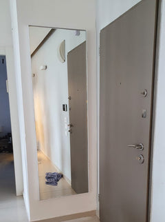 מראה דלת לכיסוי ארונות חשמל בצבע לבן